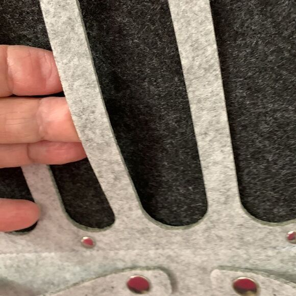 Jewelry/headband door/wall organizer. Gray felt 56" (without hanger) X 13" - Picture 6 of 13